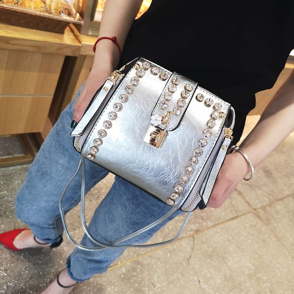 diamond bag female 2020 new rhinestone fashion popular summer female shoulder multi-purpose small bag crossbody bags for women
diamond bag female 2020 new rhinestone fashion popular summer female shoulder multi-purpose small bag crossbody bags for women