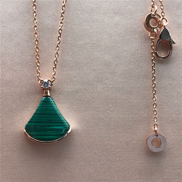 2020 new women's small skirt necklace pure silver minority design fashion fan-shaped pendant fashion net red clavicle chain temperament
2020 new women's small skirt necklace pure silver minority design fashion fan-shaped pendant fashion net red clavicle chain temperament