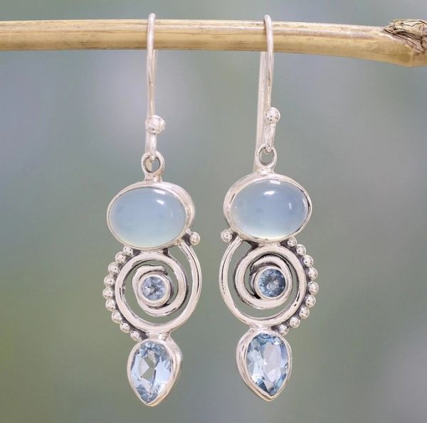 2020 new round moonstone rarrings romantic simplicity style silver pendant earrings women fashion wedding party gift
2020 new round moonstone rarrings romantic simplicity style silver pendant earrings women fashion wedding party gift