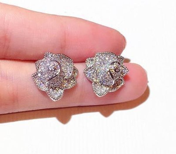 2020 gorgeous cubic zirconia flowers stud earrings for women silver color earrings wedding party jewelry pendientes brincos, Golden;silver
2020 gorgeous cubic zirconia flowers stud earrings for women silver color earrings wedding party jewelry pendientes brincos, Golden;silver