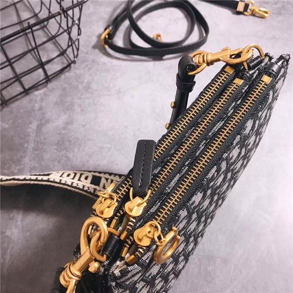 designer- luxury saddle bag, three-layer zipper design, the latest version of embroidery letters wide shoulder strap wit
designer- luxury saddle bag, three-layer zipper design, the latest version of embroidery letters wide shoulder strap wit