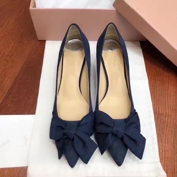 dress shoes 2021 sweet satin bow middle and single women's wine glass sheepskin pointed light mouth temperament, Black
dress shoes 2021 sweet satin bow middle and single women's wine glass sheepskin pointed light mouth temperament, Black