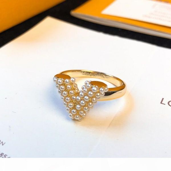 luxury designer jewelry women rings letter v with pearl band rins high-end silver rose gold chain elegant rings with alphabet
luxury designer jewelry women rings letter v with pearl band rins high-end silver rose gold chain elegant rings with alphabet