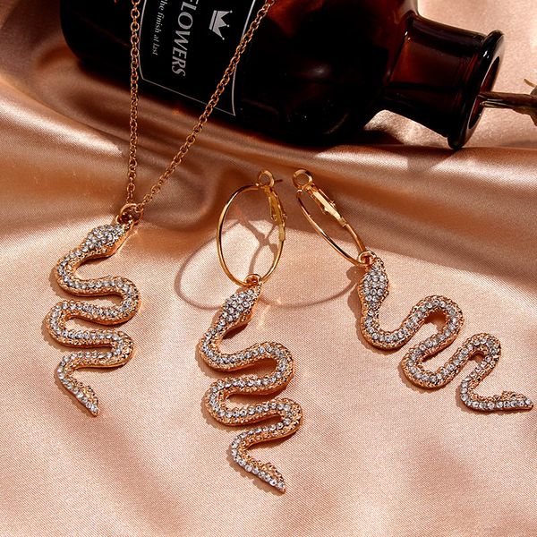 quality new fashion snake crystal pendant necklace for women gold color clavicle chain creative design jewelry party gift
quality new fashion snake crystal pendant necklace for women gold color clavicle chain creative design jewelry party gift