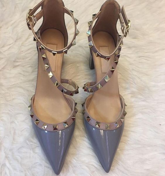 2020 designer woman sandals leatherdesigner chunky heel shoes banquet party beach luxury wedding shoes, Black
2020 designer woman sandals leatherdesigner chunky heel shoes banquet party beach luxury wedding shoes, Black