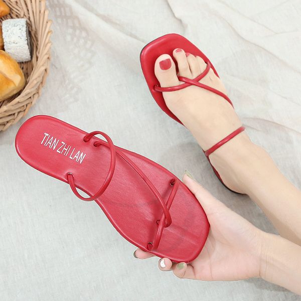 chic shoes in the summer of 2020 the new fine pinch with contracted joker leisure fashion tidal flat beach slippers, Black
chic shoes in the summer of 2020 the new fine pinch with contracted joker leisure fashion tidal flat beach slippers, Black