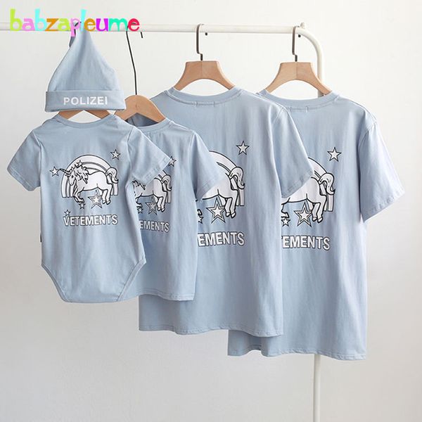 2020 новое лето семьи matching пара одежда casual мультфильм хлопка с коротким рукавом футболки rompers мамочка and me эпикировка bc1228-1, Blue
2020 новое лето семьи matching пара одежда casual мультфильм хлопка с коротким рукавом футболки rompers мамочка and me эпикировка bc1228-1, Blue