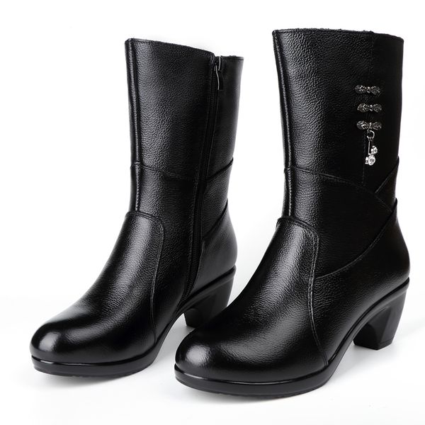 boots women's winter leather mid-tube non-slip rubber keep warm in autumn, Black
boots women's winter leather mid-tube non-slip rubber keep warm in autumn, Black