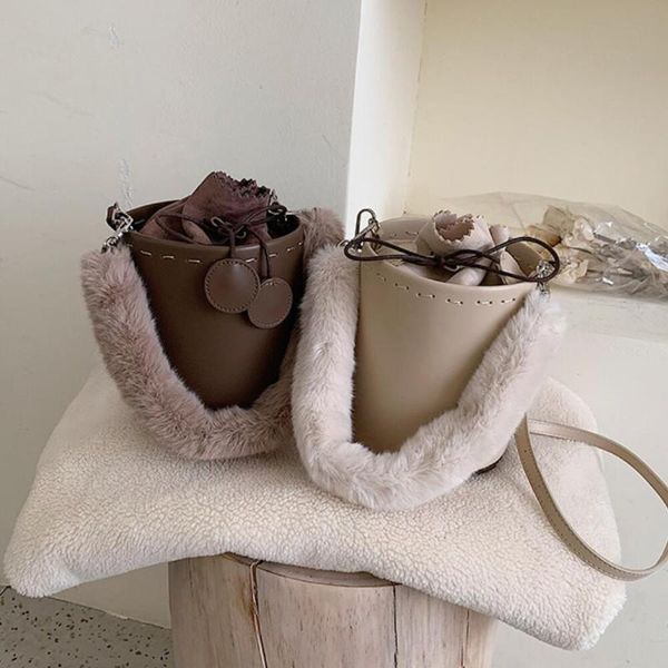 elegant female plush tote bucket bag 2020 winter new leather women's designer handbag casual shoulder messenger bag
elegant female plush tote bucket bag 2020 winter new leather women's designer handbag casual shoulder messenger bag