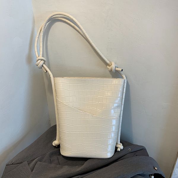 2020 new style for autumn and winter vintage single-shoulder crossbody bag shi tou wen bucket bag
2020 new style for autumn and winter vintage single-shoulder crossbody bag shi tou wen bucket bag