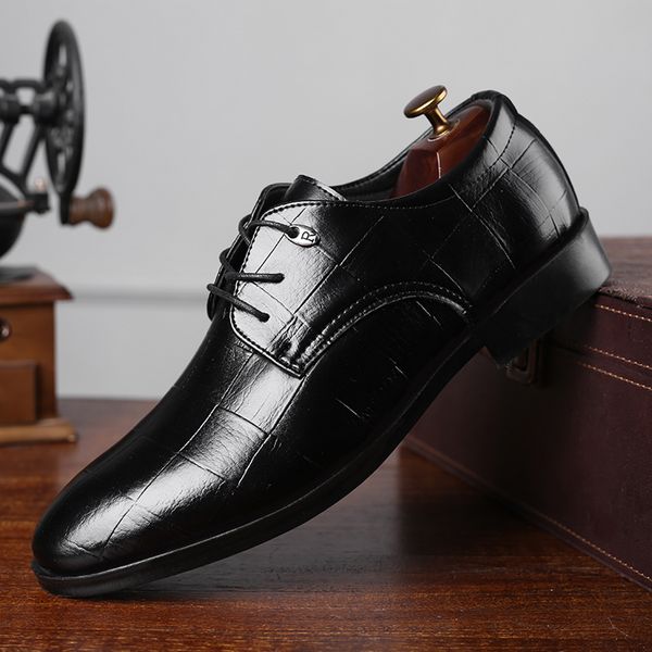 male pointed toe business lace up shoes men genuine leather oxford flat classic formal shoes black zapatos formales de hombre
male pointed toe business lace up shoes men genuine leather oxford flat classic formal shoes black zapatos formales de hombre