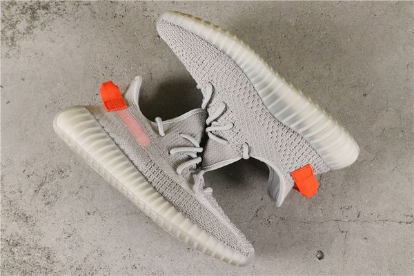 tail light designer shoes yeezreel yecheil running shoes mens women citrin cloud white gid glow reflective static kanye west sneakers, White;red
tail light designer shoes yeezreel yecheil running shoes mens women citrin cloud white gid glow reflective static kanye west sneakers, White;red