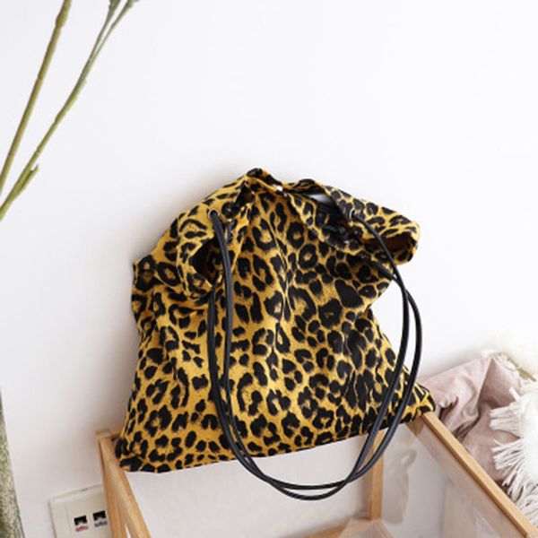 fashionable leopard print canvas bag women shoulder casual tote shopping bags portable large tote 37*39cm
fashionable leopard print canvas bag women shoulder casual tote shopping bags portable large tote 37*39cm