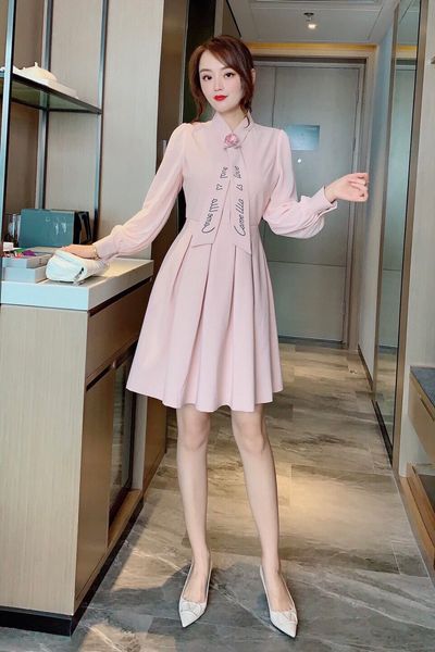 designer 2020 new ladies polyester fiber dress long sleeve mid-length pleated slim waist dress, Red;yellow
designer 2020 new ladies polyester fiber dress long sleeve mid-length pleated slim waist dress, Red;yellow