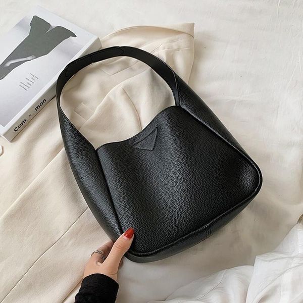 small pu leather handbags for women new elegant female shoulder bags casual simple solid color ladies' travel tote bucket bags
small pu leather handbags for women new elegant female shoulder bags casual simple solid color ladies' travel tote bucket bags