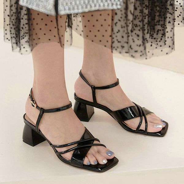 2020 fashion buckle open toe shoes women summer gladiator sandals ladies comfort square heel dress shoes woman black white
2020 fashion buckle open toe shoes women summer gladiator sandals ladies comfort square heel dress shoes woman black white