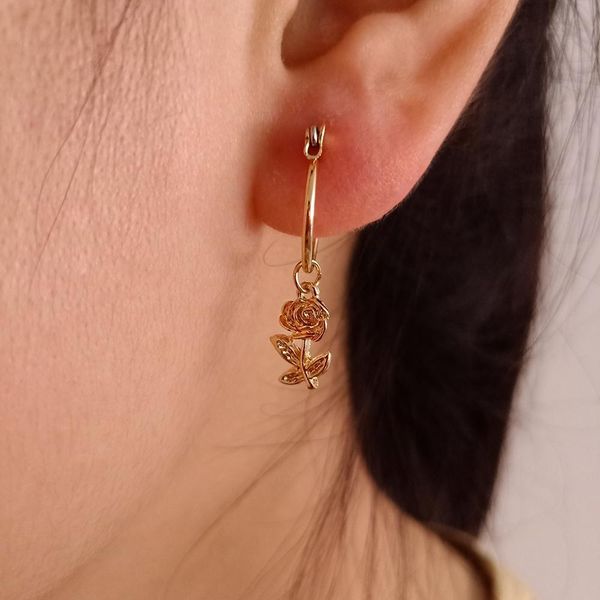 romantic style flower hoop earrings gold silver color alloy metal cute women charm jewelry bijoux for engagement gift, Golden;silver
romantic style flower hoop earrings gold silver color alloy metal cute women charm jewelry bijoux for engagement gift, Golden;silver