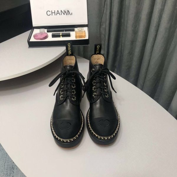 chanel 2020 высокого качества дамы новые классические цепи письма короткие сапоги горячей продажи тенденции моды супер непобедимый все-матч, Black;red
chanel 2020 высокого качества дамы новые классические цепи письма короткие сапоги горячей продажи тенденции моды супер непобедимый все-матч, Black;red