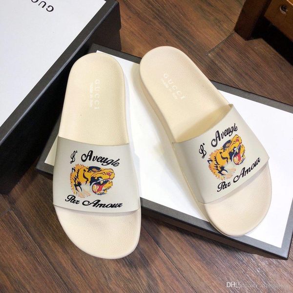 2020 luxury designer summer men's fashion slippers, home comfortable casual slippers in multiple colorsaaa, Red;white
2020 luxury designer summer men's fashion slippers, home comfortable casual slippers in multiple colorsaaa, Red;white