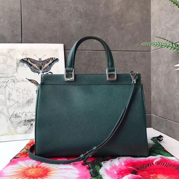 classic fashion 7a high-end quality ladies handbag shoulder bag solid color calfskin long shoulder strap large capacity shopping bag
classic fashion 7a high-end quality ladies handbag shoulder bag solid color calfskin long shoulder strap large capacity shopping bag