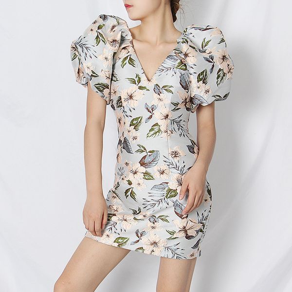 816 2020 brand same style regular short sleeve flora print dress crew neck aicai, Black;gray
816 2020 brand same style regular short sleeve flora print dress crew neck aicai, Black;gray