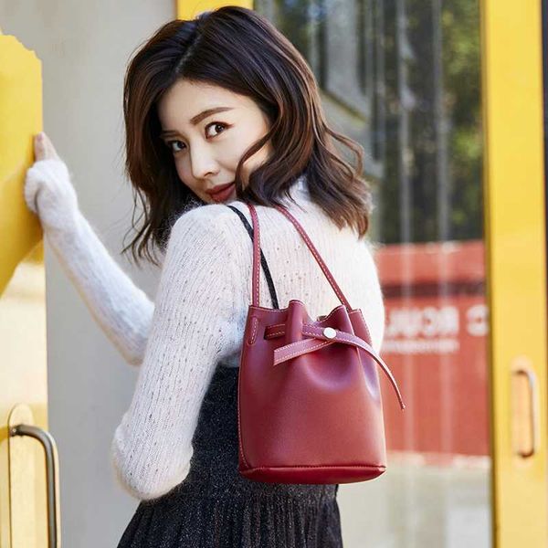 урожай кисточкой crossbody bucket bag роскошной женщина сумка женщина плечо сумка drawstring коммуникатор crossbody сумка
урожай кисточкой crossbody bucket bag роскошной женщина сумка женщина плечо сумка drawstring коммуникатор crossbody сумка