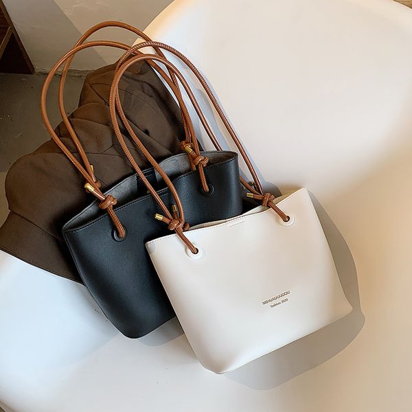 luxury designer black bag messenger bag women bucket shoulder large capacity vintage matte pu leather lady handbag
luxury designer black bag messenger bag women bucket shoulder large capacity vintage matte pu leather lady handbag