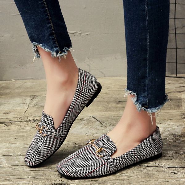 2020 spring and summer new retro women flat shoes tartan design round metal button flat loafer zapatillas mujer female shoes, Black
2020 spring and summer new retro women flat shoes tartan design round metal button flat loafer zapatillas mujer female shoes, Black