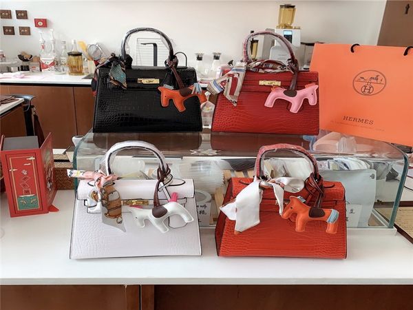 women's fashion designers handbags genuine leather shoulder bags crossbody bag tote purse cluth handbag message bag size: 25*18*10 cm g
women's fashion designers handbags genuine leather shoulder bags crossbody bag tote purse cluth handbag message bag size: 25*18*10 cm g