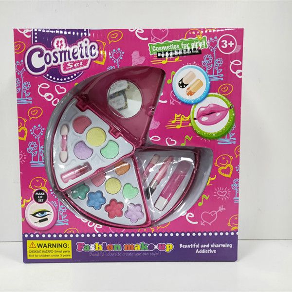 portable triangle cosmetic case set with mirror halloween gifts and pretend toys for kids for girls 5
portable triangle cosmetic case set with mirror halloween gifts and pretend toys for kids for girls 5