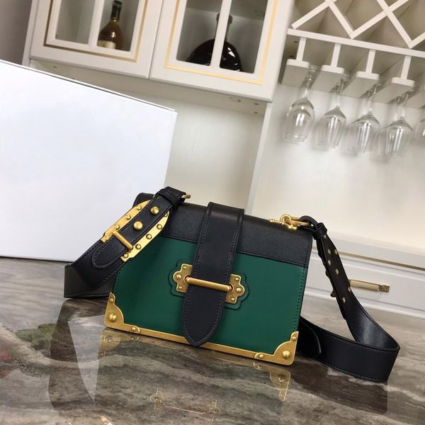 classic fashion woman handbags cowhide chain crossbody bags mini genuine leather bags shoulder bag letter purse tote bag 20cm
classic fashion woman handbags cowhide chain crossbody bags mini genuine leather bags shoulder bag letter purse tote bag 20cm