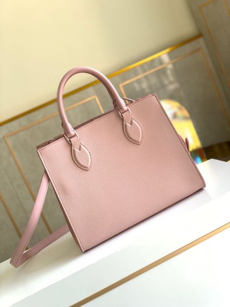 women's handbags show the fusion of classic heritage design and contemporary pragmatism soft grain calfskin portable diagonal bag 058
women's handbags show the fusion of classic heritage design and contemporary pragmatism soft grain calfskin portable diagonal bag 058