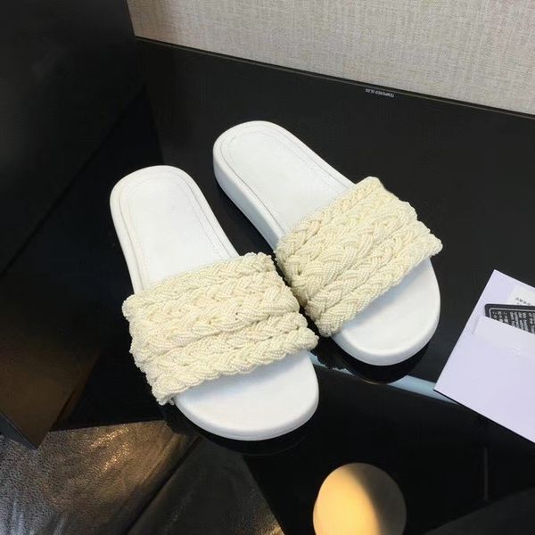 2020 lady pearls sandal paris sliders women mules lambskin slipper summer sandals beach slippers ladies flip flops outdoor shoes with box, Black
2020 lady pearls sandal paris sliders women mules lambskin slipper summer sandals beach slippers ladies flip flops outdoor shoes with box, Black