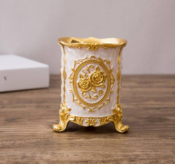 pen holder zinc alloy european-style covered windproof pen box creative three-dimensional carved office table decoration
pen holder zinc alloy european-style covered windproof pen box creative three-dimensional carved office table decoration