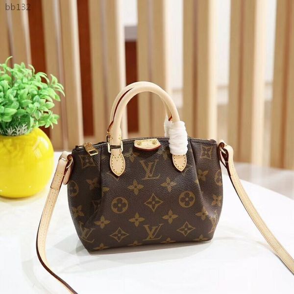 designer handbags concise classic handbags designer messenger bags fine and pretty authentic and fashion handbags size 13cmx15cmx9cm
designer handbags concise classic handbags designer messenger bags fine and pretty authentic and fashion handbags size 13cmx15cmx9cm