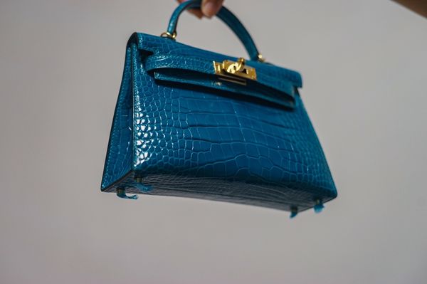 factory wholesale shinny crocodile mini purse 19.5cm,fully handmade wax thread, gold and silver hardware for chosen ,fast delivery
factory wholesale shinny crocodile mini purse 19.5cm,fully handmade wax thread, gold and silver hardware for chosen ,fast delivery