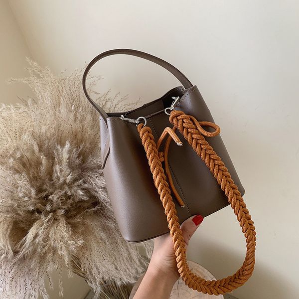 новая текстура малый мешок женщин 2020 осень и зима bolso mujer новый tide простой bucket bag мода плеча сумочку
новая текстура малый мешок женщин 2020 осень и зима bolso mujer новый tide простой bucket bag мода плеча сумочку