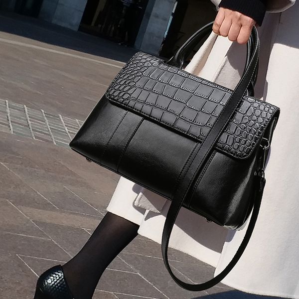 genuine leather fashion women's bags 2020 new trend one-shoulder portable large capacity messenger bag casual simple boston bag
genuine leather fashion women's bags 2020 new trend one-shoulder portable large capacity messenger bag casual simple boston bag