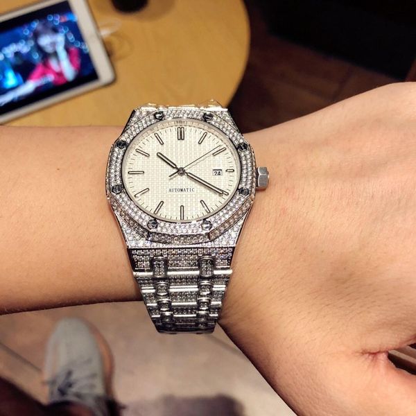 Gold Mens Watch designer Royal Oak Offshore Chronograph Function Diamond Full Iced Out Watches Men Quartz Movement Quality watch wWuT#
Gold Mens Watch designer Royal Oak Offshore Chronograph Function Diamond Full Iced Out Watches Men Quartz Movement Quality watch wWuT#