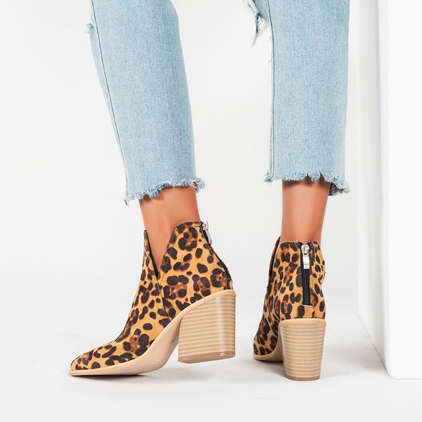 2020 new leopard short boots womens new foreign trade europe and america high heel fashion autumn short thick heel pointed printed boots, Black
2020 new leopard short boots womens new foreign trade europe and america high heel fashion autumn short thick heel pointed printed boots, Black