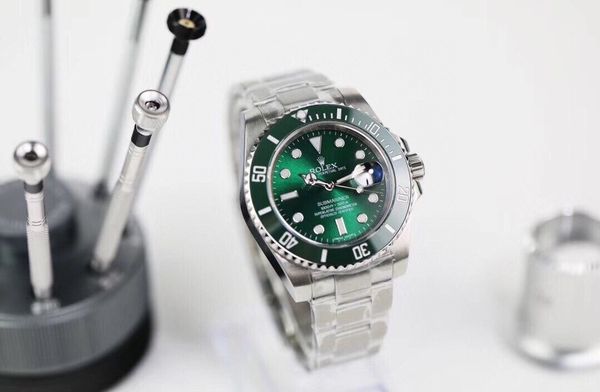 2020 new 40mm men's luxury watch white panel sapphire men's automatic sports leisure men's stainless steel watch, Slivery;brown
2020 new 40mm men's luxury watch white panel sapphire men's automatic sports leisure men's stainless steel watch, Slivery;brown