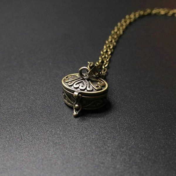 1pc portable useful practical necklace pendant accessory supply for women men, Silver
1pc portable useful practical necklace pendant accessory supply for women men, Silver