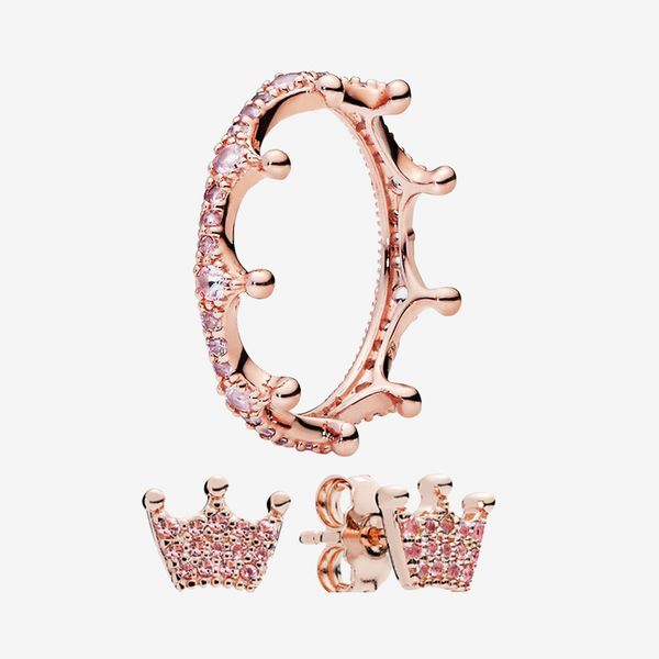 luxury designer RING and EARRING sets Original box for Pandora Rose gold plated Pink Sparkling Crown Ring Stud Earrings for Women
luxury designer RING and EARRING sets Original box for Pandora Rose gold plated Pink Sparkling Crown Ring Stud Earrings for Women