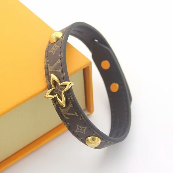 brand named bracelets lady print flower v letter design leather bracelet bangle with 18k plated gold hollow out four leaf flower, Black
brand named bracelets lady print flower v letter design leather bracelet bangle with 18k plated gold hollow out four leaf flower, Black