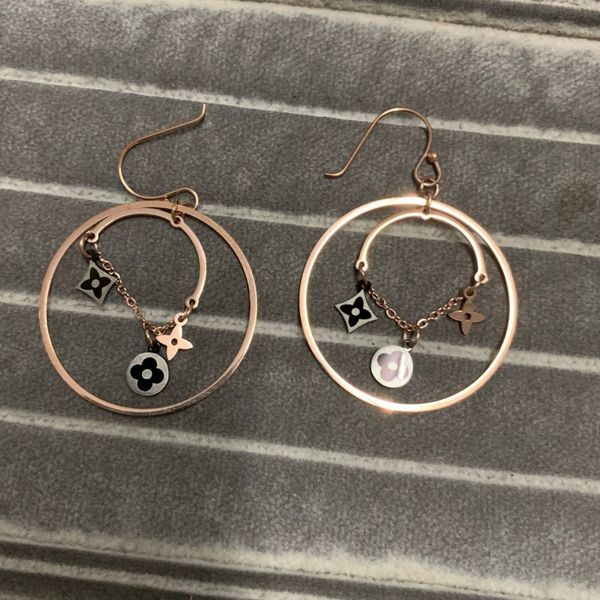 2021 new titanium steel 18k rose gold plated christmas flower letter earrings wedding band dangle girls women jewelry, Slivery;golden
2021 new titanium steel 18k rose gold plated christmas flower letter earrings wedding band dangle girls women jewelry, Slivery;golden