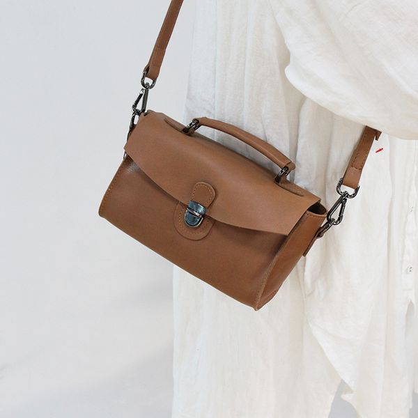 100% genuine leather women messenger purse casual flap classic brown lady shoulder crossbody bag black super quality bag
100% genuine leather women messenger purse casual flap classic brown lady shoulder crossbody bag black super quality bag