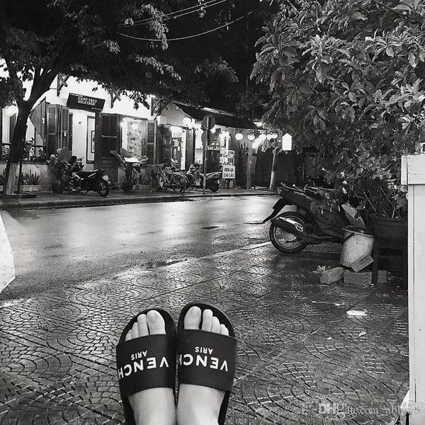 2019 sandals flat lettering men women huaraches flip flops slippers black loafers slides designer sandals
2019 sandals flat lettering men women huaraches flip flops slippers black loafers slides designer sandals