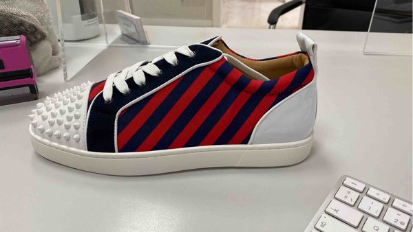 paris men homme sneakers red soles shoes black with red stripe canvas skateboard shoes,dress party walking flats low luxey designs
paris men homme sneakers red soles shoes black with red stripe canvas skateboard shoes,dress party walking flats low luxey designs