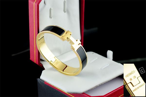 2019 celebrity design letter metal buckle bracelet fashion metal clover cuff bracelet gold jewelry with box, Golden;silver
2019 celebrity design letter metal buckle bracelet fashion metal clover cuff bracelet gold jewelry with box, Golden;silver