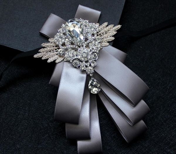 Star with The Same Paragraph High-end Diamond Men's British Wind Gray Collar Flower Groomsmen Groom Dress Banquet Suit Bow Tie
Star with The Same Paragraph High-end Diamond Men's British Wind Gray Collar Flower Groomsmen Groom Dress Banquet Suit Bow Tie
